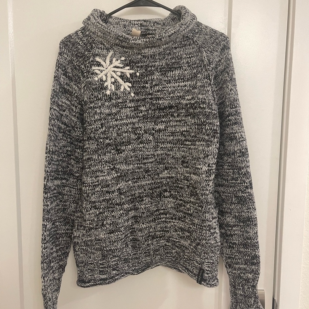 Obermeyer Gray Snowflake White Cowl Turtleneck Sweater Women's‎ Holiday